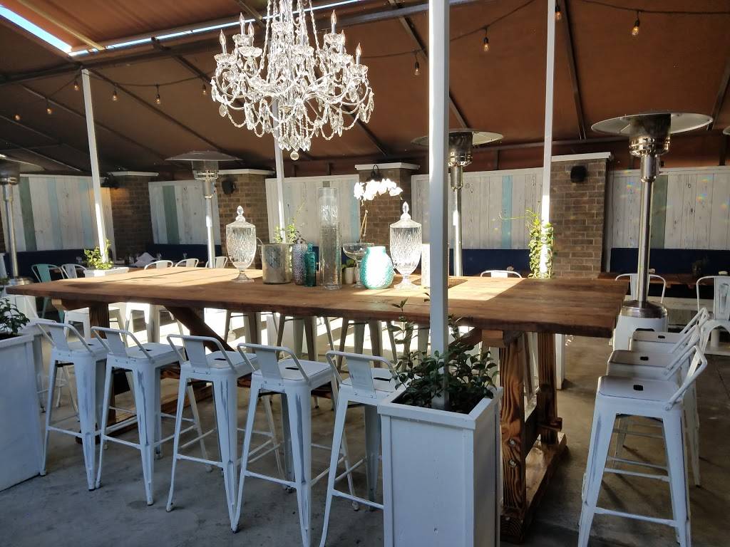 Hamptons818 | restaurant | 14917 Ventura Blvd, Sherman Oaks, CA 91403, USA | 8185012700 OR +1 818-501-2700