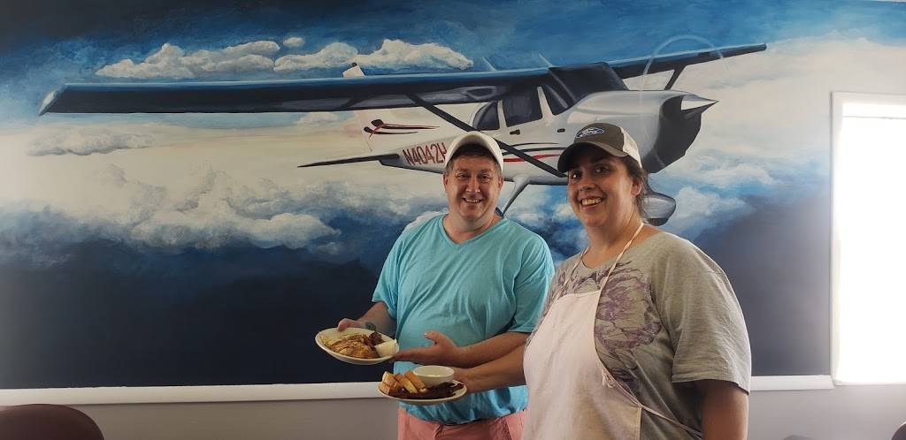 Joe-Lees crosswinds Cafe | restaurant | 208 Airport Dr, Owosso, MI 48867, USA | 9892774986 OR +1 989-277-4986