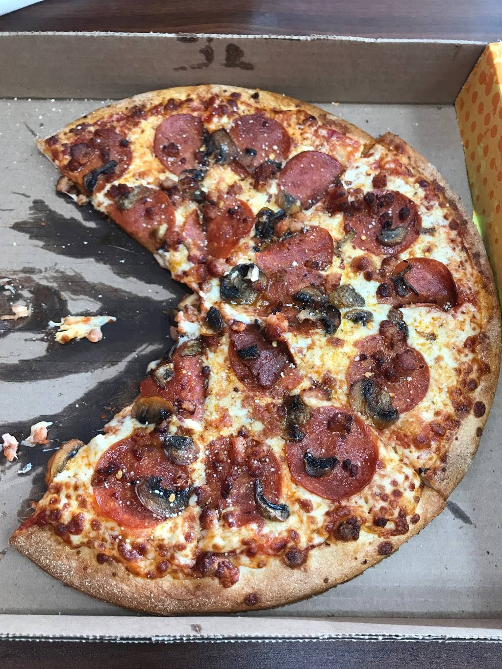 Ginos Pizza, Port Credit | restaurant | 129 Lakeshore Rd E D, Mississauga, ON L5G 1E5, Canada | 9059904466 OR +1 905-990-4466