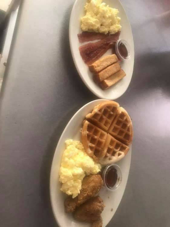 Divas Café with a taste of Ryans lemonade | restaurant | 1910-1912, W Hampton Ave, Milwaukee, WI 53209, USA | 4147799102 OR +1 414-779-9102