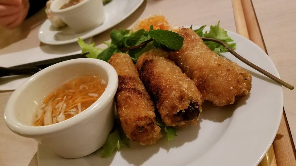 Sao Sao | restaurant | 7209 Boulevard Taschereau #106, Brossard, QC J4Y 1A1, Canada | 4504432388 OR +1 450-443-2388