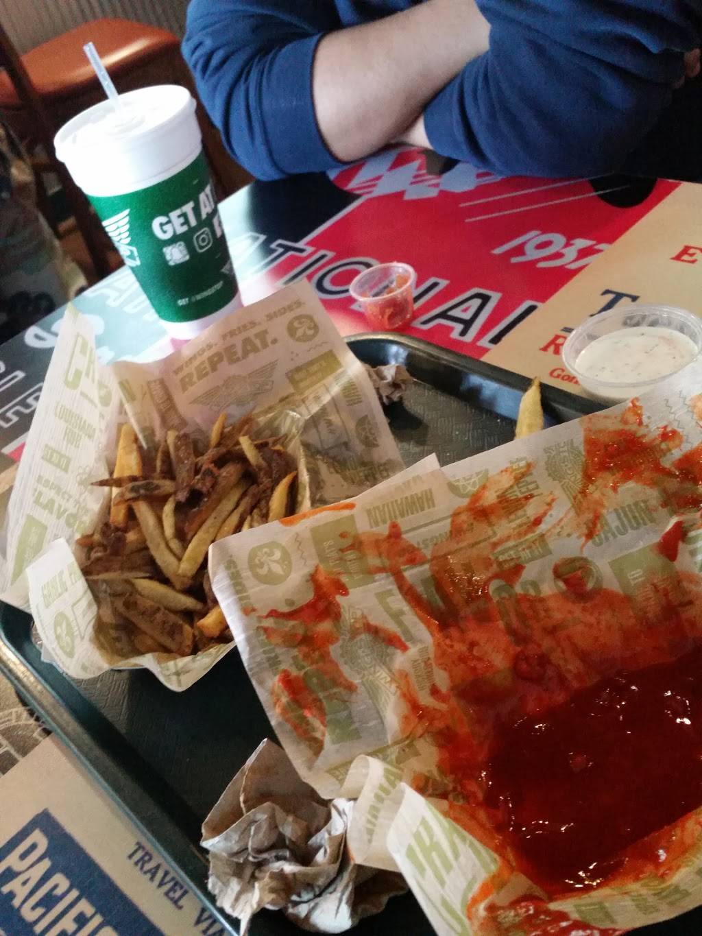 Wingstop | restaurant | 4430 W North Ave, Chicago, IL 60639, USA | 7736973633 OR +1 773-697-3633