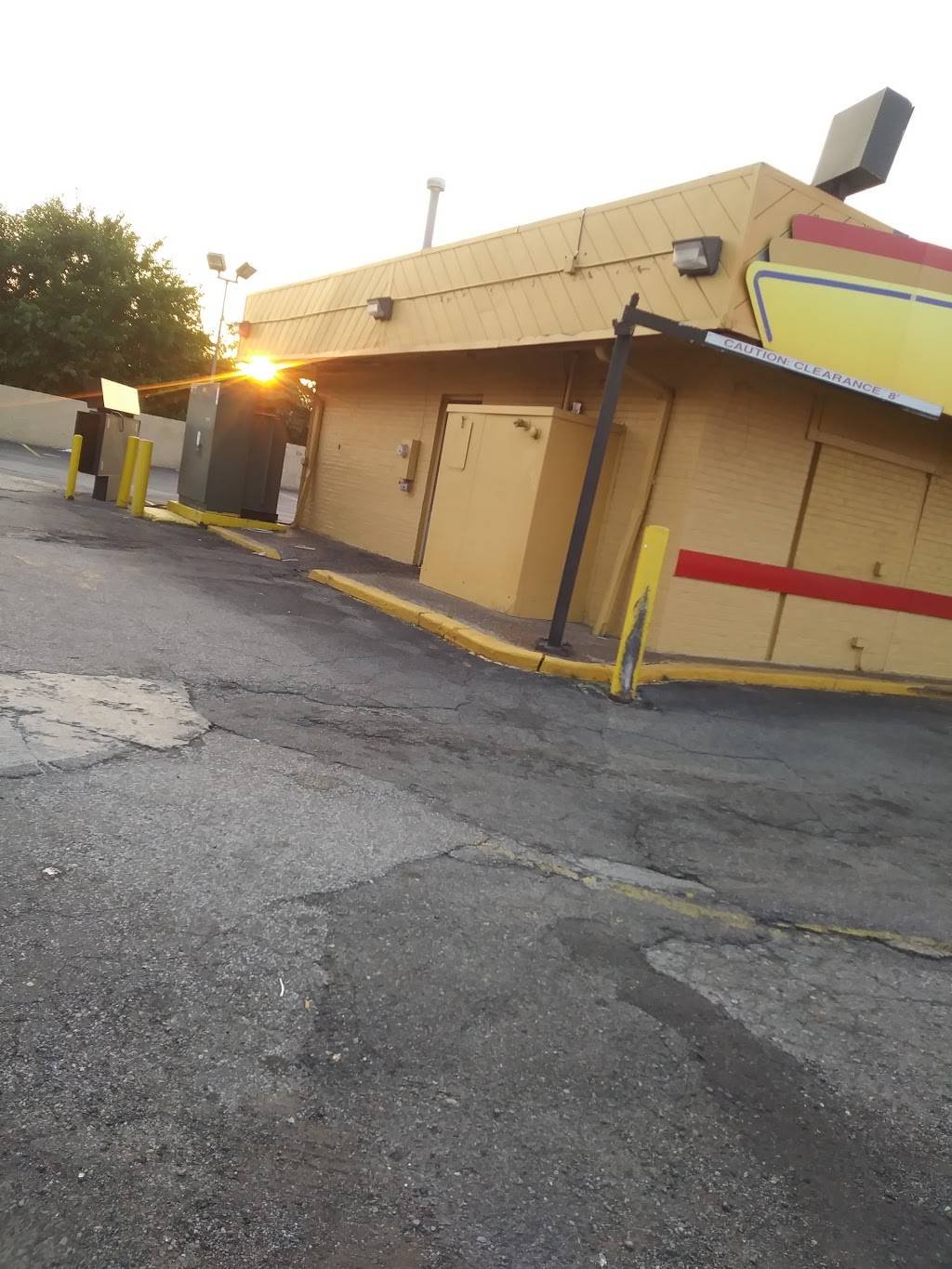 Churchs Chicken | restaurant | 13611 W, Eight Mile Rd, Detroit, MI 48235, USA | 3133456879 OR +1 313-345-6879