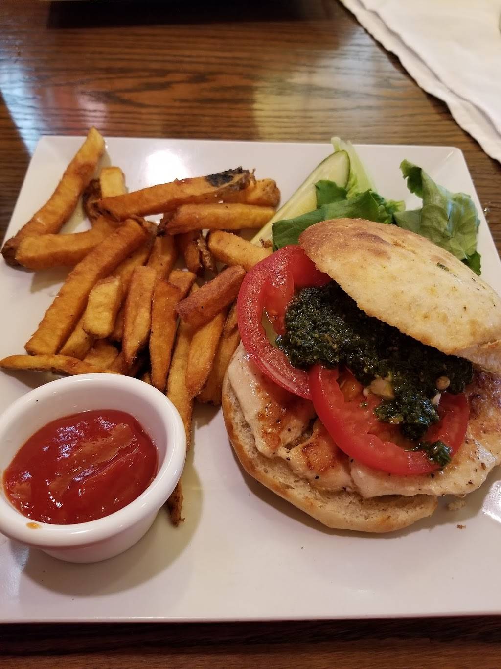 Petrillos | restaurant | 15 Depot St, Freeport, ME 04032, USA | 2078656055 OR +1 207-865-6055