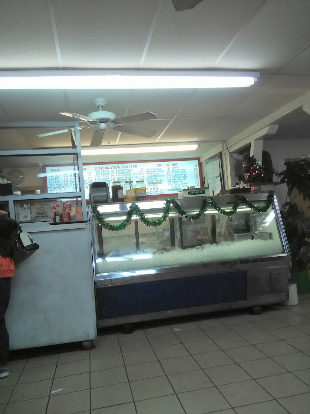 Lindas Seafood | restaurant | 13008 Market St, Houston, TX 77015, USA | 7133303838 OR +1 713-330-3838