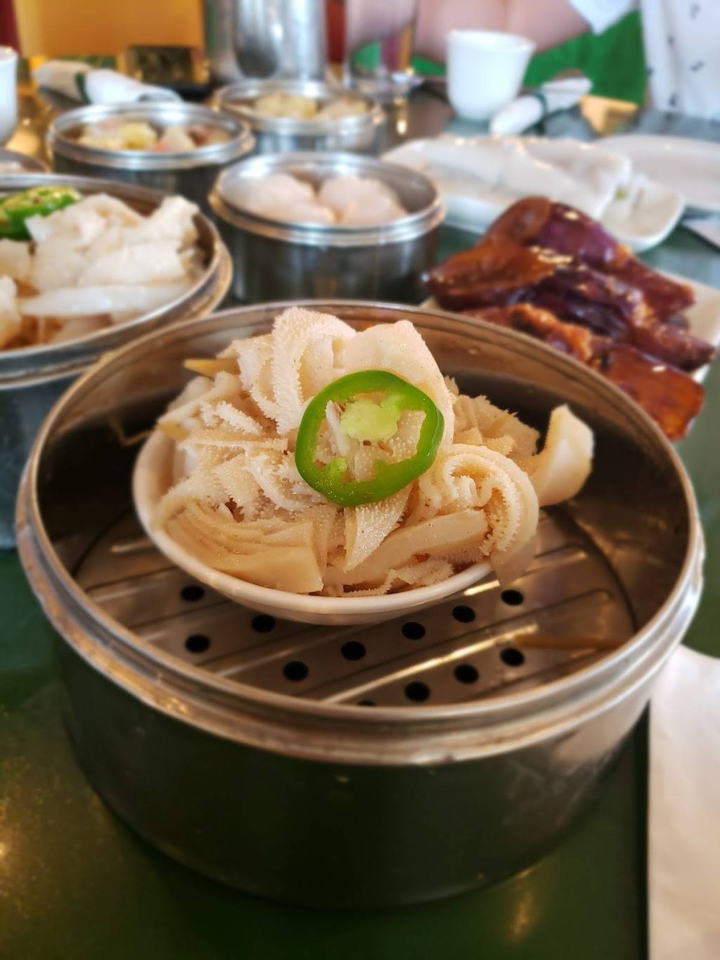 Wing Hong Restaurant | restaurant | 18203 W 10 Mile Rd, Southfield, MI 48075, USA | 2485695527 OR +1 248-569-5527