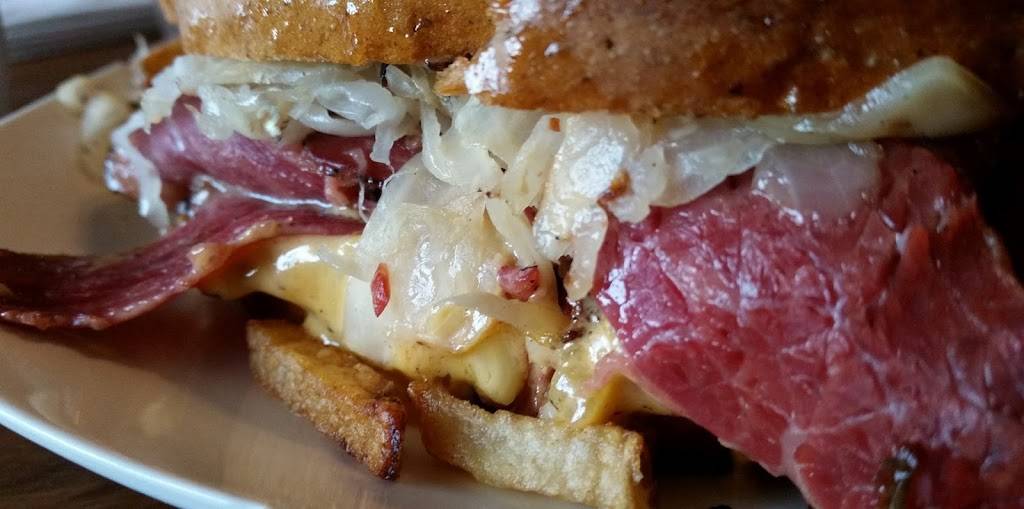 Donavitos Restaurant & Catering Co. | restaurant | 139 S Bridge St, Struthers, OH 44471, USA | 3307553456 OR +1 330-755-3456