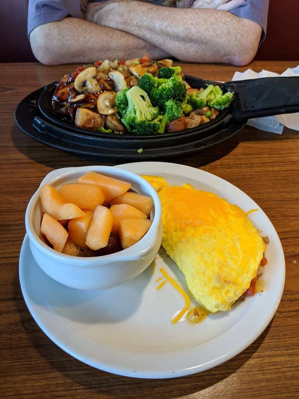 Dennys | restaurant | 23515 El Toro Rd, Lake Forest, CA 92630, USA | 9494586000 OR +1 949-458-6000