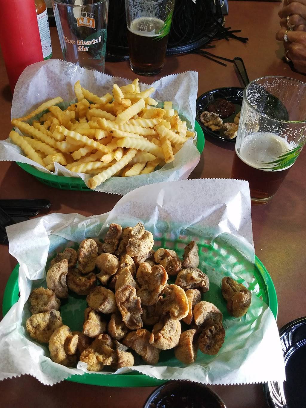 Green Town Tavern | restaurant | 110 S Genesee St, Waukegan, IL 60085, USA | 8472441001 OR +1 847-244-1001