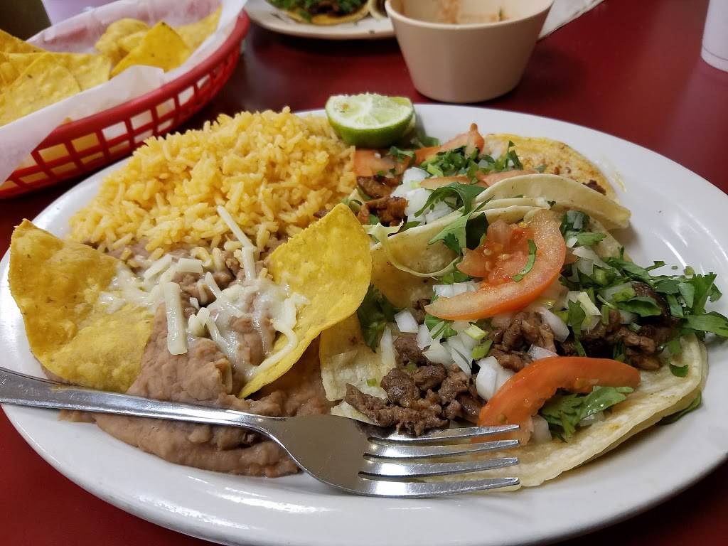 Los Burritos Tapatios Naperville | restaurant | 1232 Ogden Ave, Naperville, IL 60563, USA | 6307780474 OR +1 630-778-0474