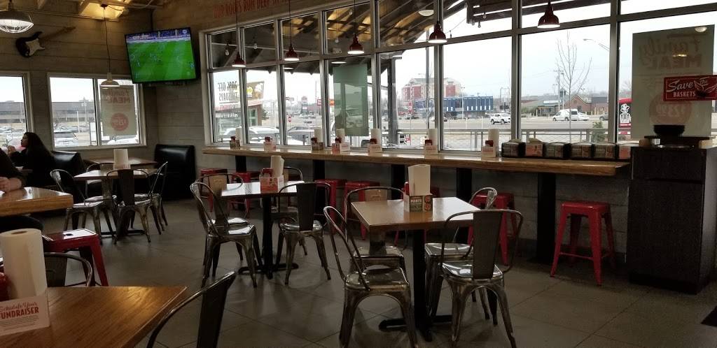 Slim Chickens | restaurant | 5841 Northwest Expy, Warr Acres, OK 73132, USA | 4054707179 OR +1 405-470-7179