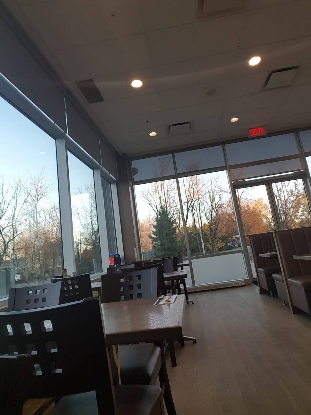 Cafe Cargo | restaurant | 2200 Avenue Reverchon, Pointe-Claire, QC H9P 2S7, Canada | 5145383030 OR +1 514-538-3030