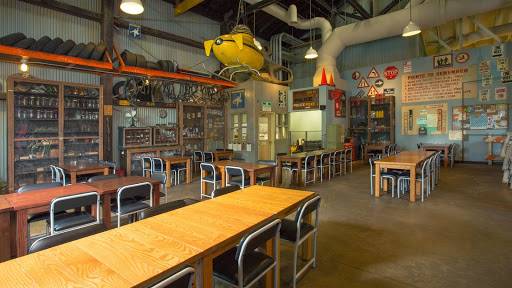 Backlot Express | restaurant | 351 South Studio Dr N, Orlando, FL 32830, USA | 4079393463 OR +1 407-939-3463