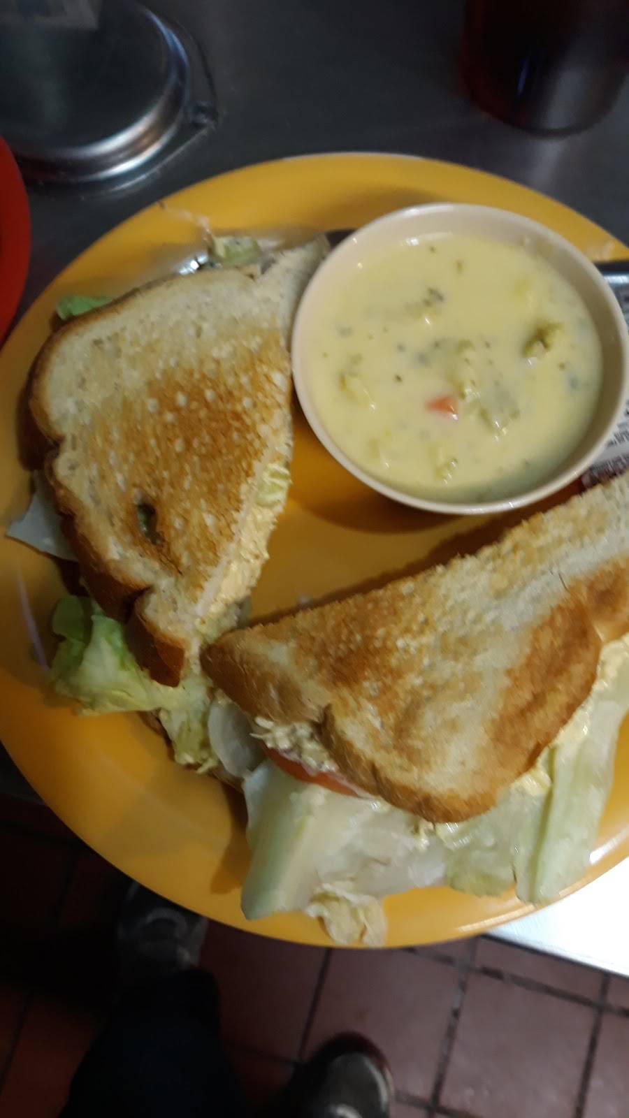 Groggys Bar and Grill | restaurant | 2207 W Main St, Mesa, AZ 85201, USA | 4809697648 OR +1 480-969-7648