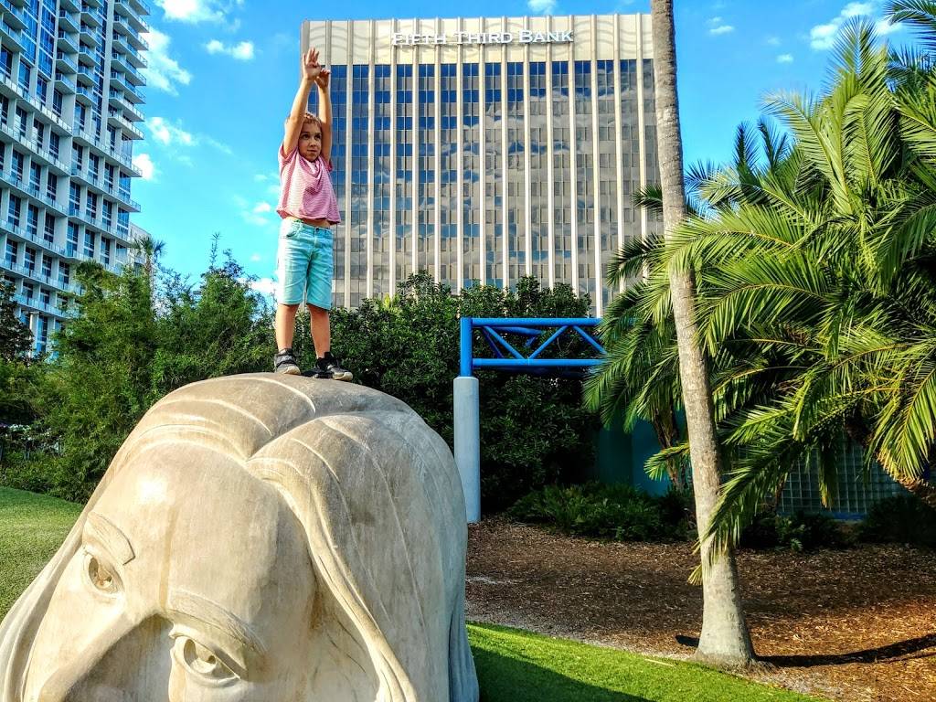 Relax Grill | restaurant | 211 Eola Pkwy, Orlando, FL 32801, USA | 4074258440 OR +1 407-425-8440