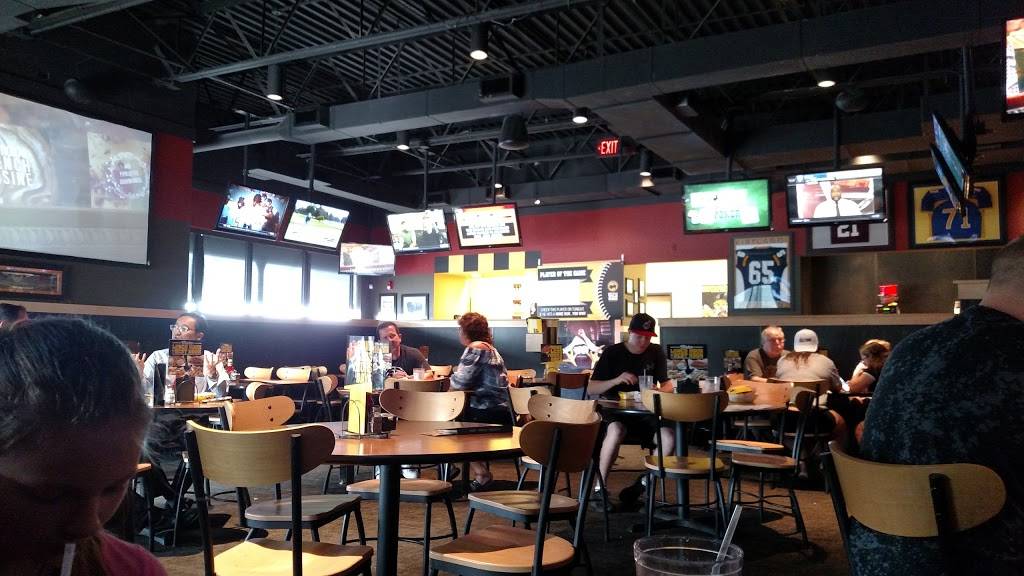 Buffalo Wild Wings | restaurant | 9566 Diamond Centre Dr, Mentor, OH 44060, USA | 4403522999 OR +1 440-352-2999
