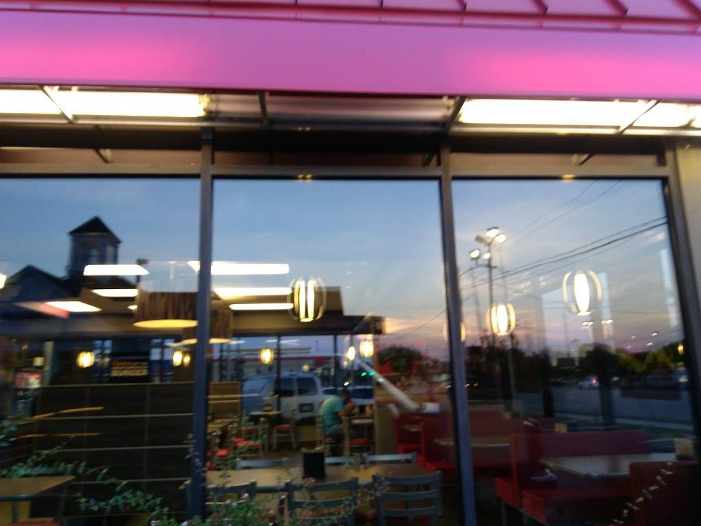 Hardees | restaurant | 1420 Floral Pkwy, Wilmington, NC 28403, USA | 9107915457 OR +1 910-791-5457