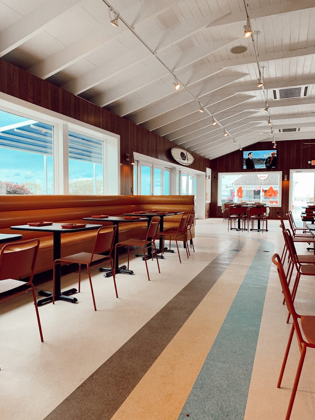 Dive | restaurant | 1 Bay Walk, Kismet, NY 11706, USA | 6315837400 OR +1 631-583-7400