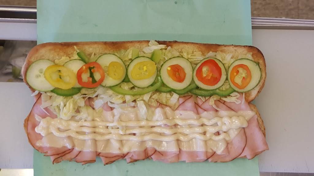 Subway | meal takeaway | 10520 Yonge St #38a, Richmond Hill, ON L4C 3C5, Canada | 9057372999 OR +1 905-737-2999