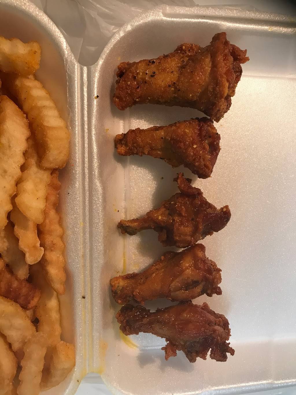 Wow wings -South Blvd | restaurant | 2445 E South Blvd, Montgomery, AL 36116, USA | 3343560695 OR +1 334-356-0695