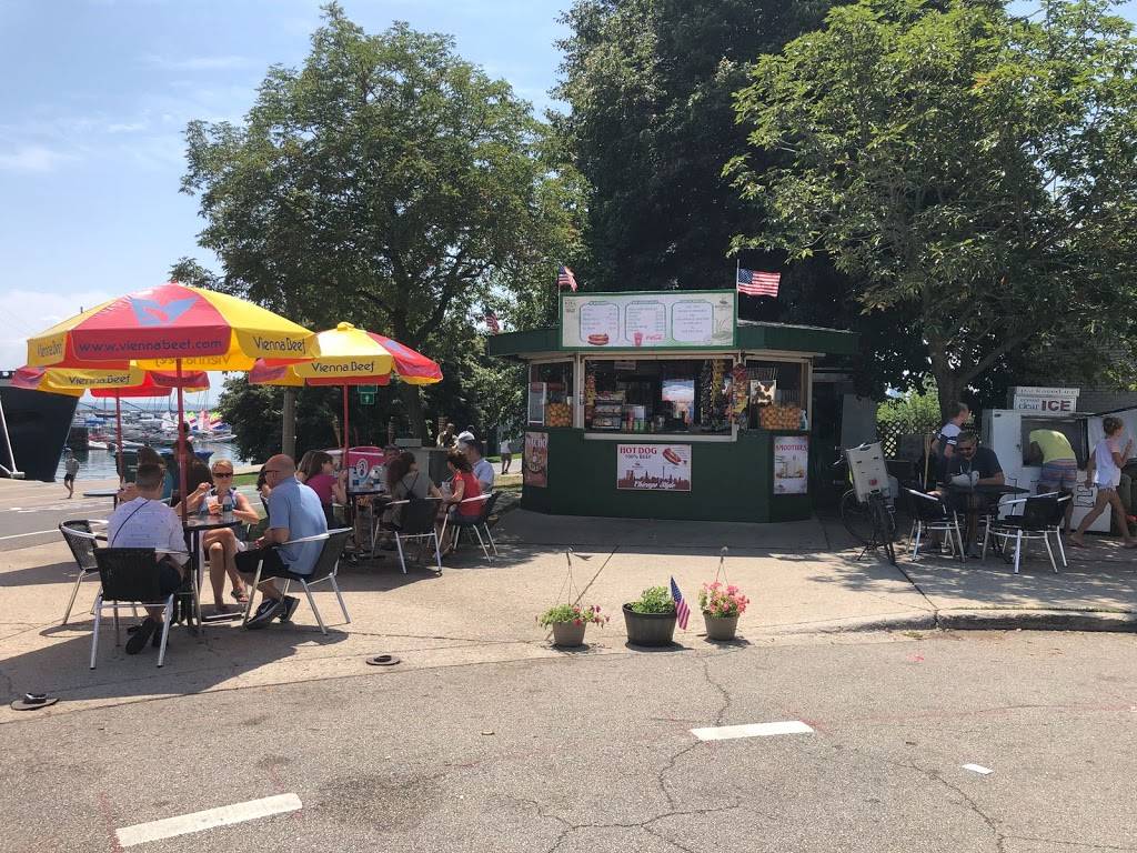 Chicagos Best Hotdog at the Lakefront | restaurant | 111 N Lake Shore Dr, Chicago, IL 60601, USA | 6305406704 OR +1 630-540-6704