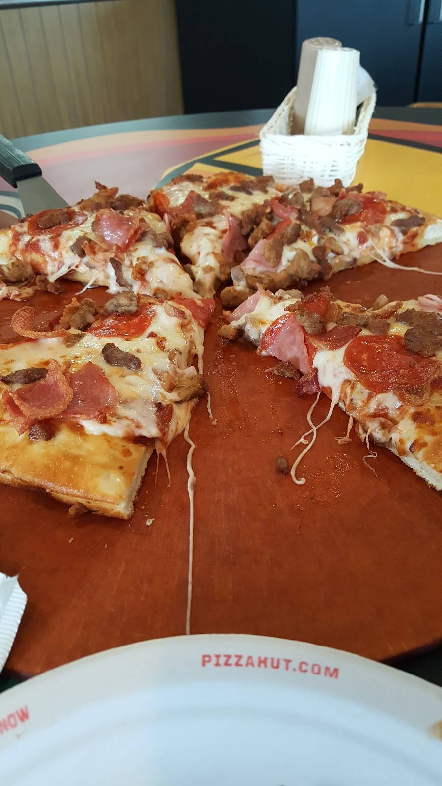 Pizza Hut | restaurant | 132 28th St SW, Wyoming, MI 49548, USA | 6164529633 OR +1 616-452-9633