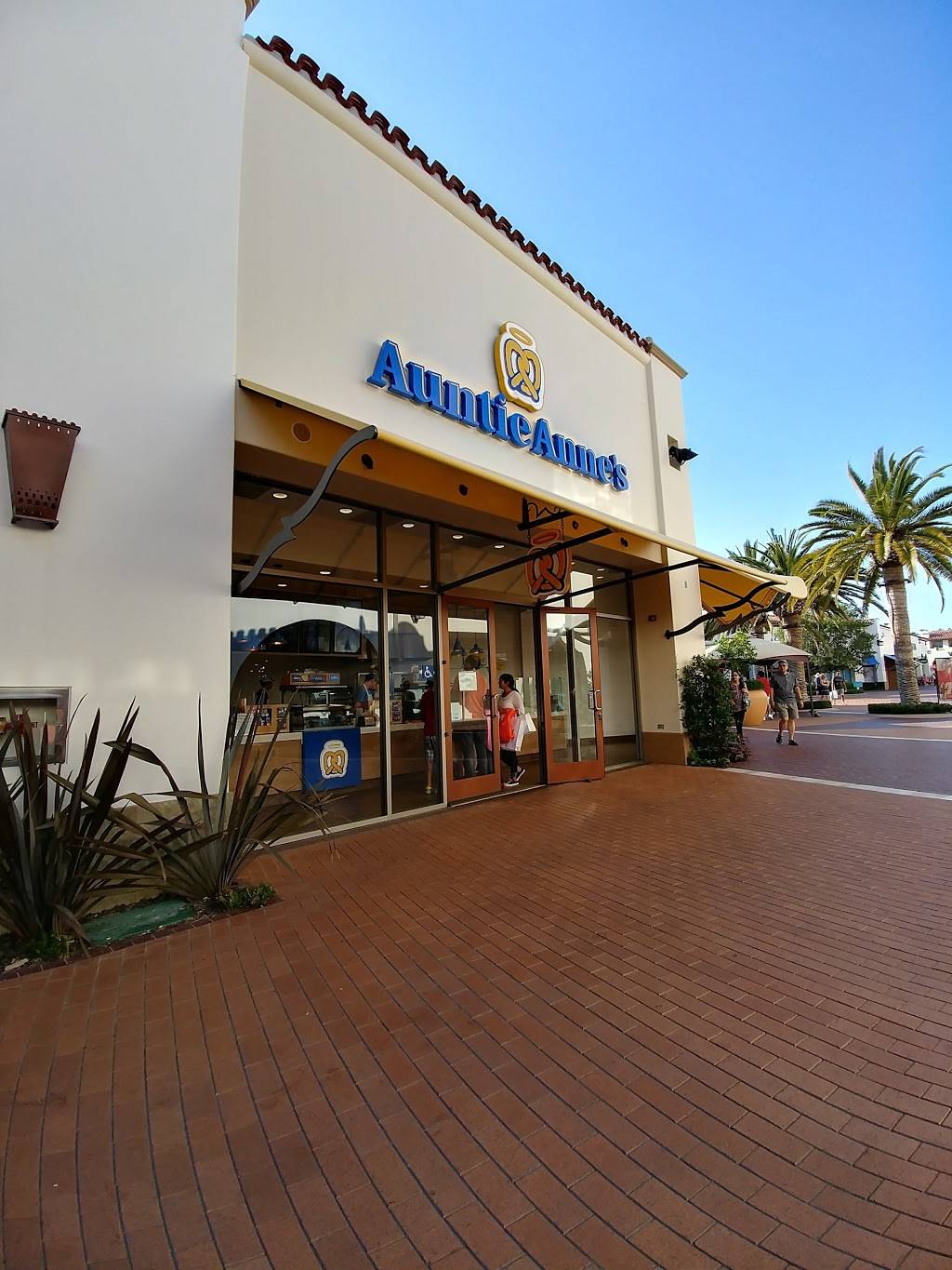 Auntie Annes | cafe | 101 W Avenida Vista Hermosa, San Clemente, CA 92673, USA | 9493616945 OR +1 949-361-6945