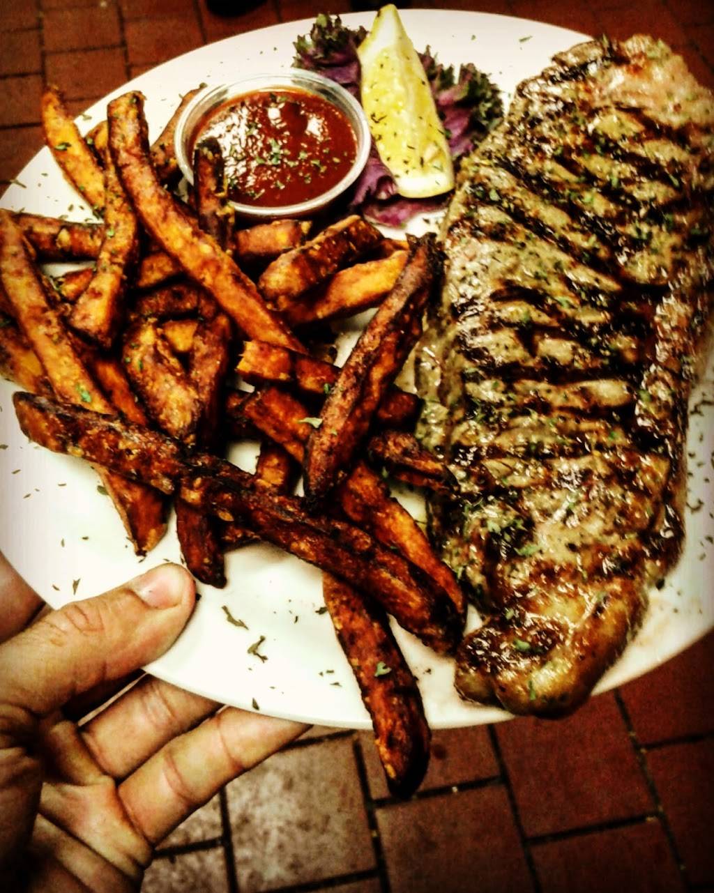 Tillies Tavern & Grill | restaurant | 31 E Magnolia Ave, Eustis, FL 32726, USA | 3526027929 OR +1 352-602-7929