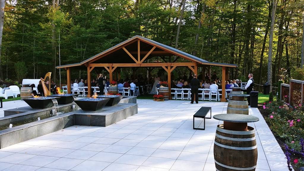 Sapphire Creek Winery & Gardens | restaurant | 16965 Park Cir Dr, Chagrin Falls, OH 44023, USA | 4405437777 OR +1 440-543-7777