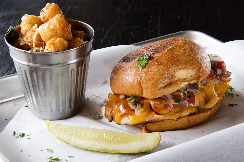 Henderson Tap House | restaurant | 2323 N Henderson Ave Suite 101-102, Dallas, TX 75206, USA | 9726777947 OR +1 972-677-7947