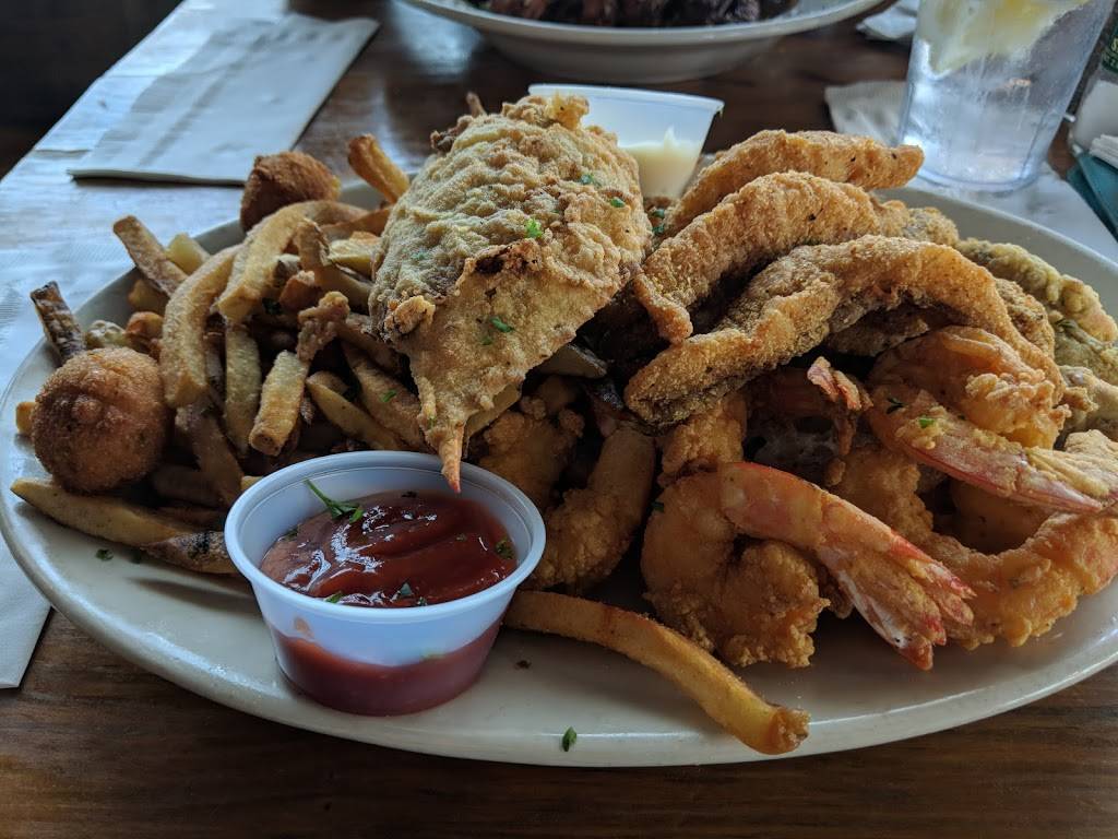 The Blue Crab Restaurant and Oyster Bar | restaurant | 7900 Lakeshore Dr, New Orleans, LA 70124, USA | 5042842898 OR +1 504-284-2898