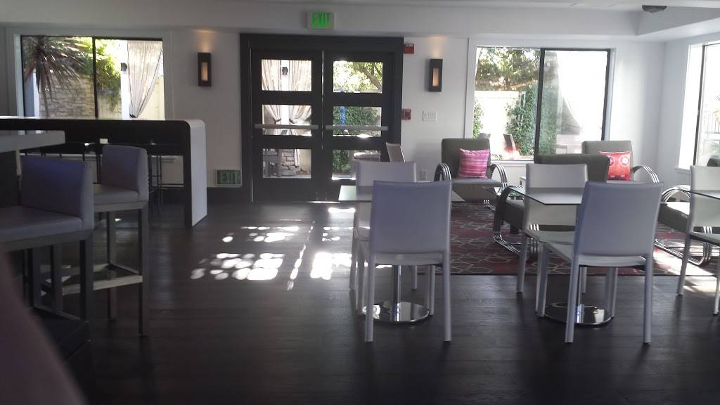 W XYZ Lounge | restaurant | 4241 Moorpark Ave, San Jose, CA 95129, USA | 4088640300 OR +1 408-864-0300