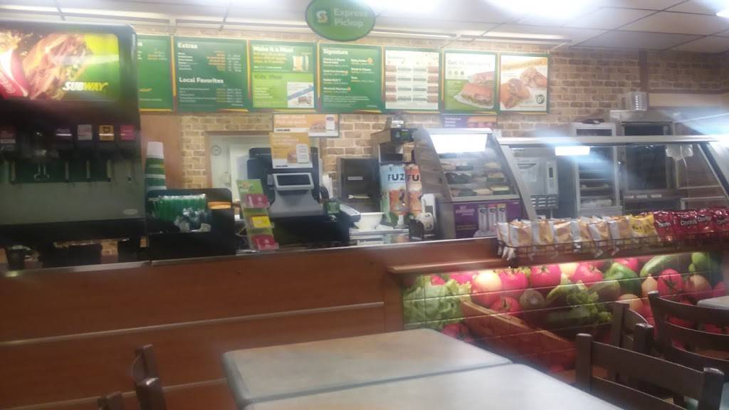 Subway | restaurant | 1401 N Walnut St, Hartford City, IN 47348, USA | 7653485663 OR +1 765-348-5663