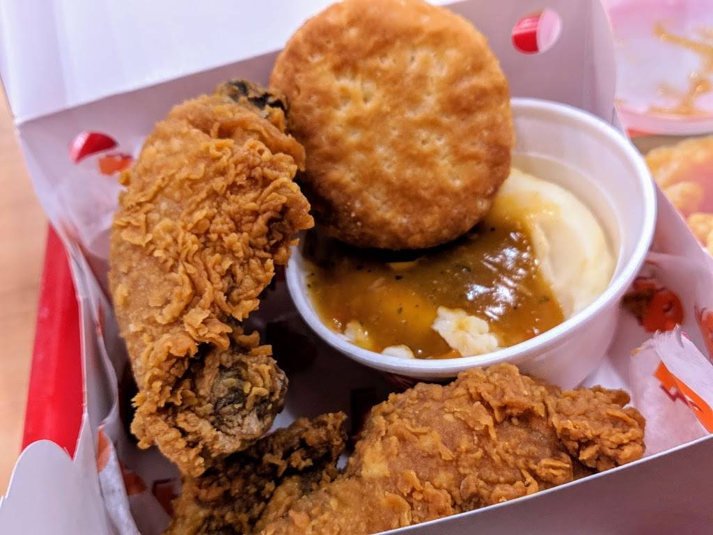 Popeyes Central Parkway | restaurant | 325 Central Pkwy W, Mississauga, ON L5B 3X9, Canada | 9052813500 OR +1 905-281-3500