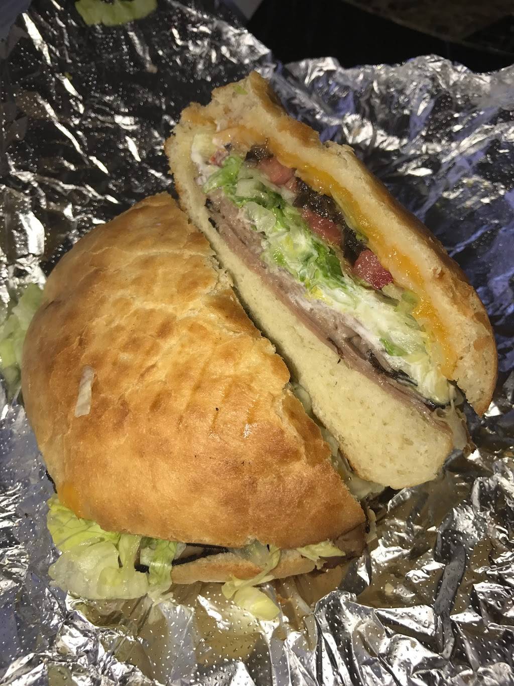 Hobos Sandwich Shop | meal takeaway | 13431 East Fwy, Houston, TX 77015, USA | 7134503352 OR +1 713-450-3352