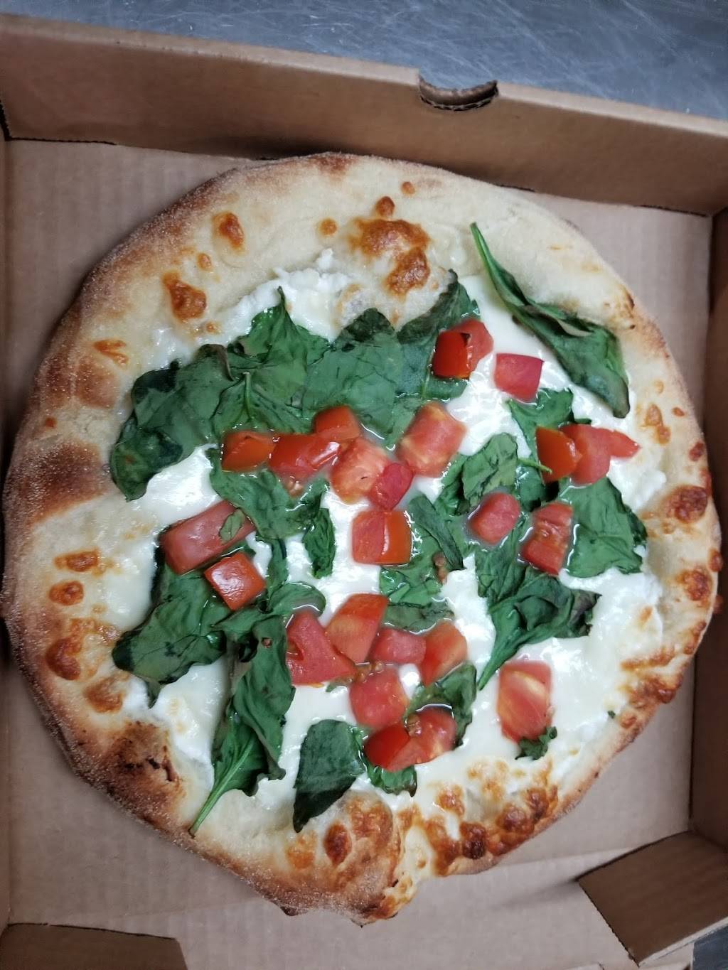 Causeway Pizza | restaurant | 301 Sadowski Causeway, Key Colony Beach, FL 33051, USA | 3057354116 OR +1 305-735-4116