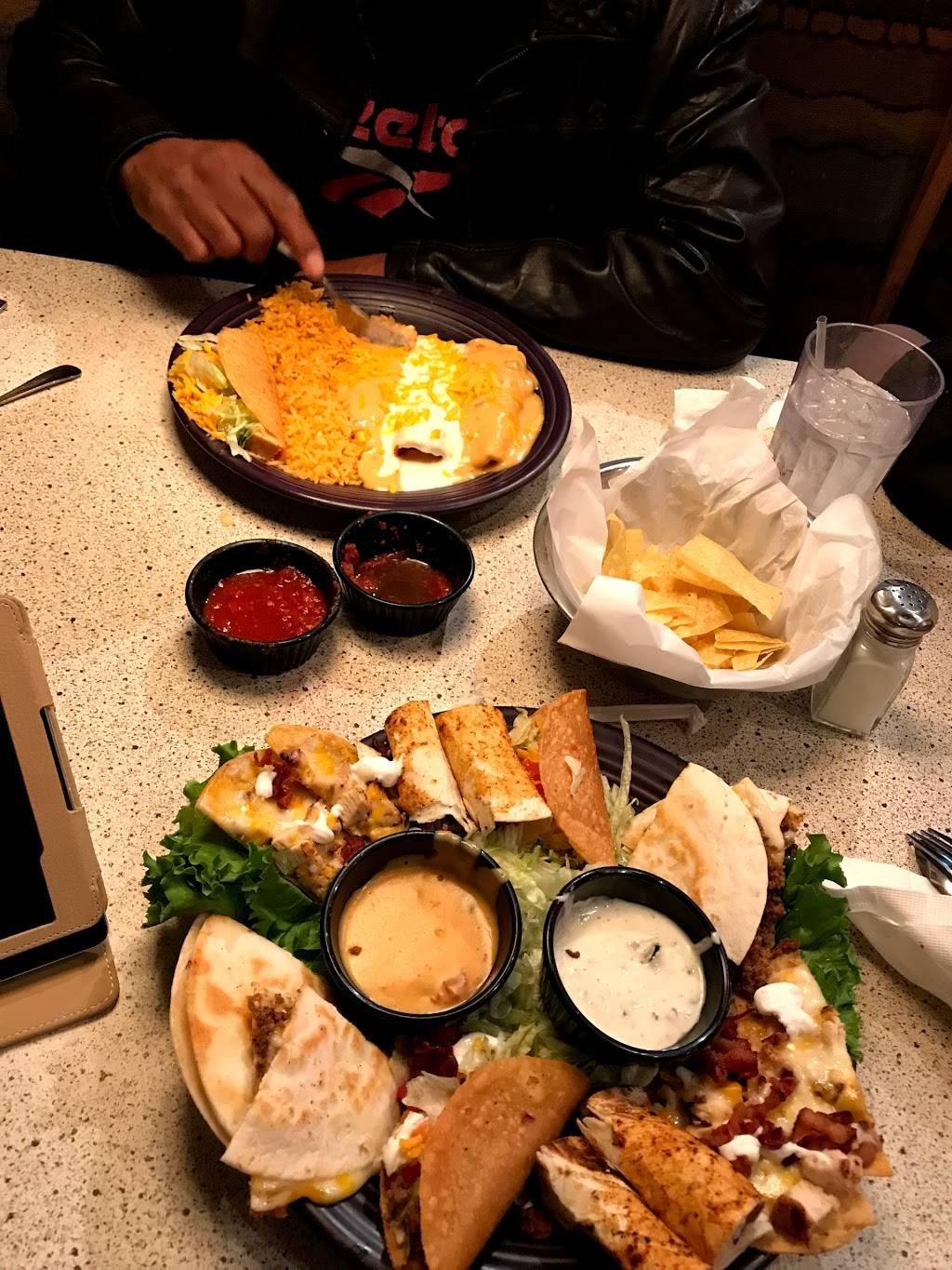 El Chico Cafe | restaurant | 1111 S Interstate 35 East Service Rd, DeSoto, TX 75115, USA | 9722282133 OR +1 972-228-2133