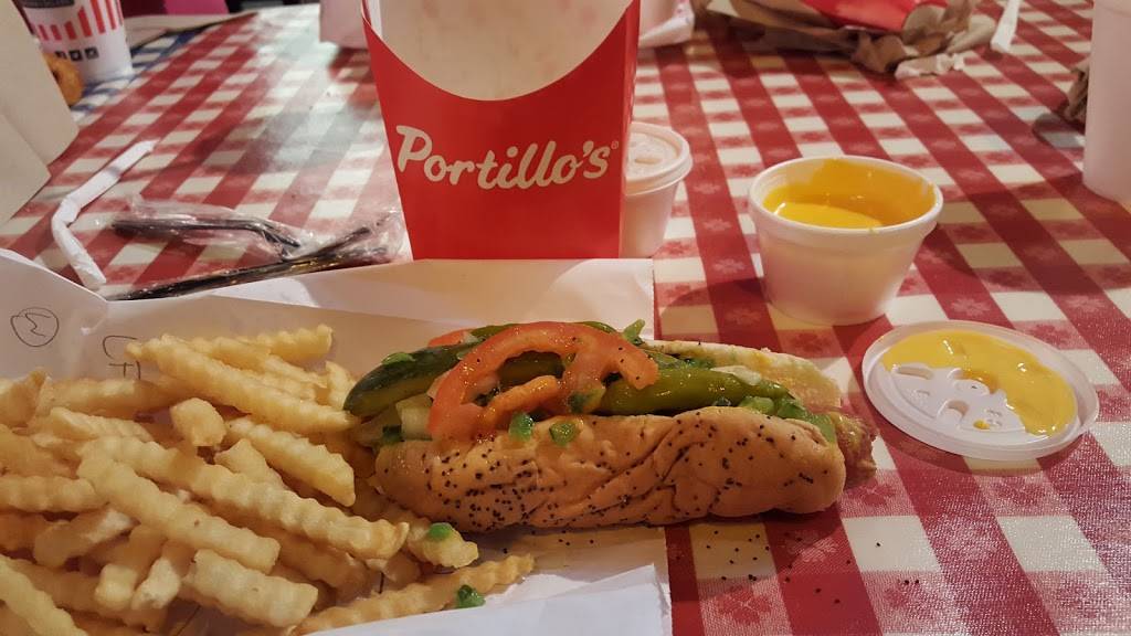 Portillos Hot Dogs | meal takeaway | 3895 E Main St, St. Charles, IL 60174, USA | 6307628484 OR +1 630-762-8484
