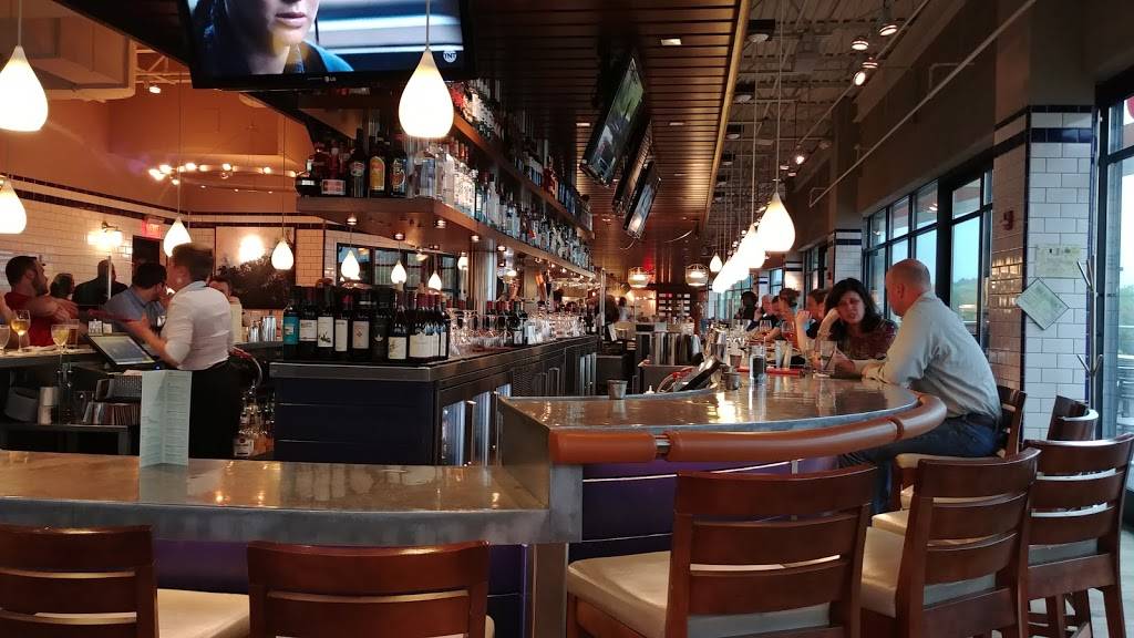 Legal Sea Foods | restaurant | 30 Forbes Rd, Braintree, MA 02184, USA | 7818171292 OR +1 781-817-1292