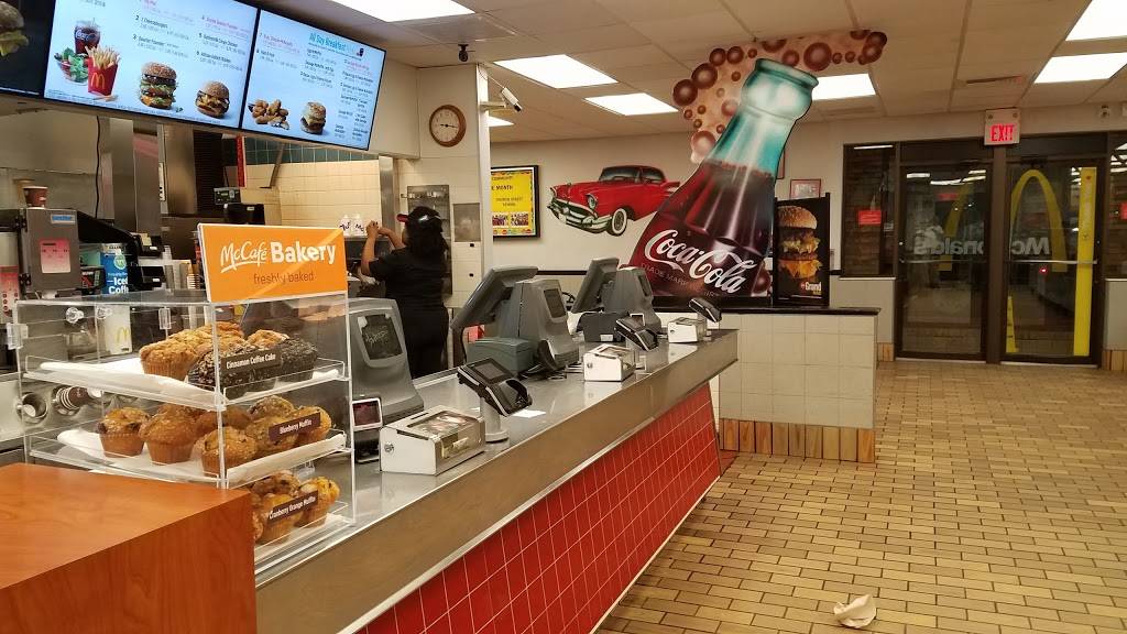 McDonalds | cafe | 2320 Dixwell Ave, Hamden, CT 06514, USA | 2032308116 OR +1 203-230-8116