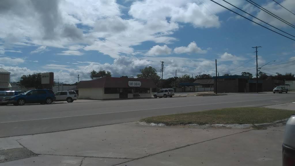 Sams Bar-B-Q | restaurant | 800 E Sam Rayburn Dr, Bonham, TX 75418, USA | 9036401407 OR +1 903-640-1407