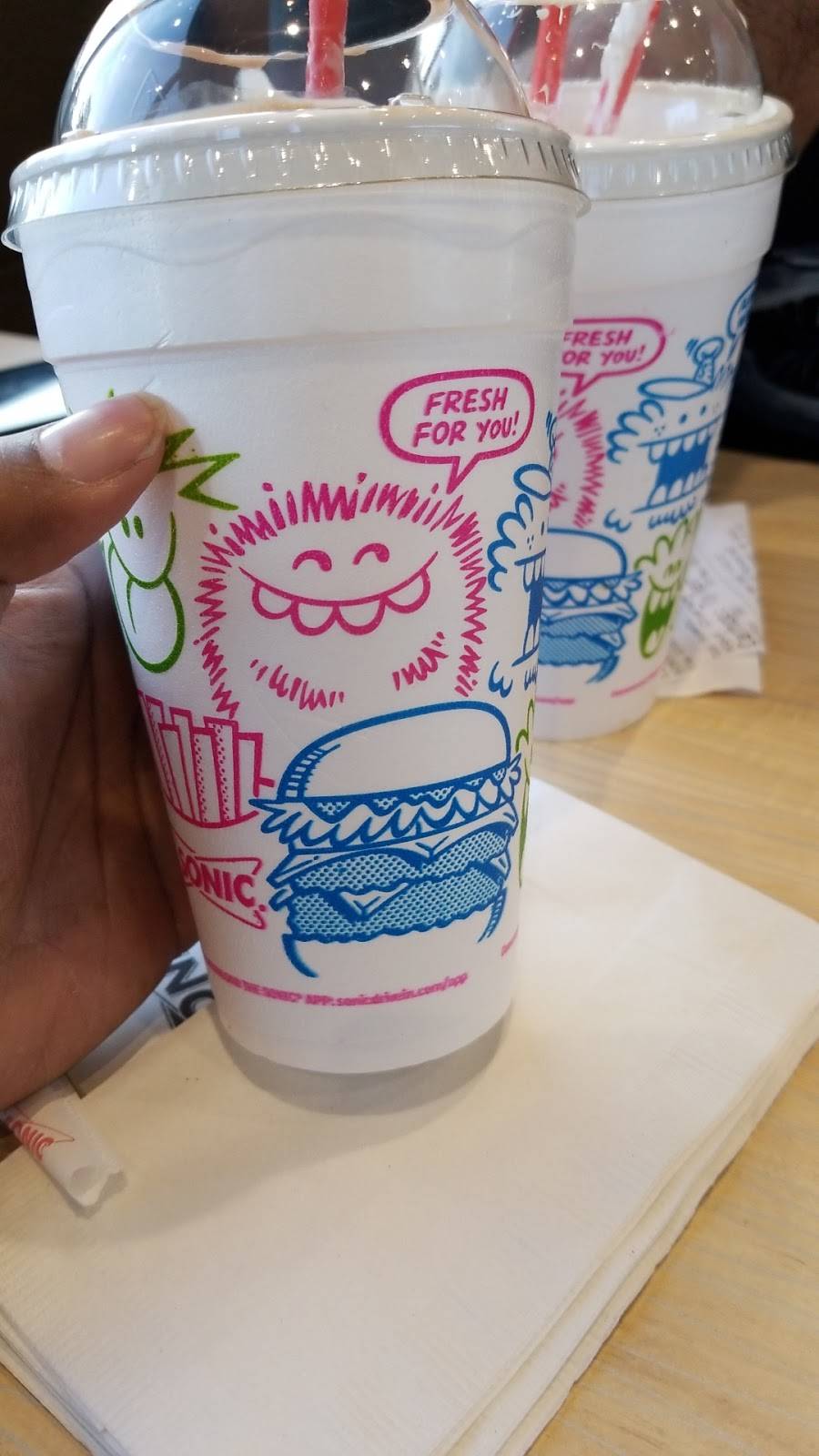 Sonic Drive-In | restaurant | 29622 W Seven Mile Rd, Livonia, MI 48152, USA | 5869576206 OR +1 586-957-6206