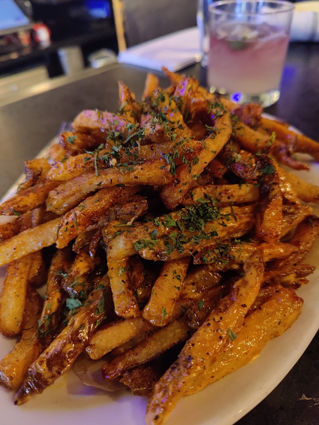 DMK Burger Bar | restaurant | 2954 N Sheffield Ave, Chicago, IL 60657, USA | 7733608686 OR +1 773-360-8686