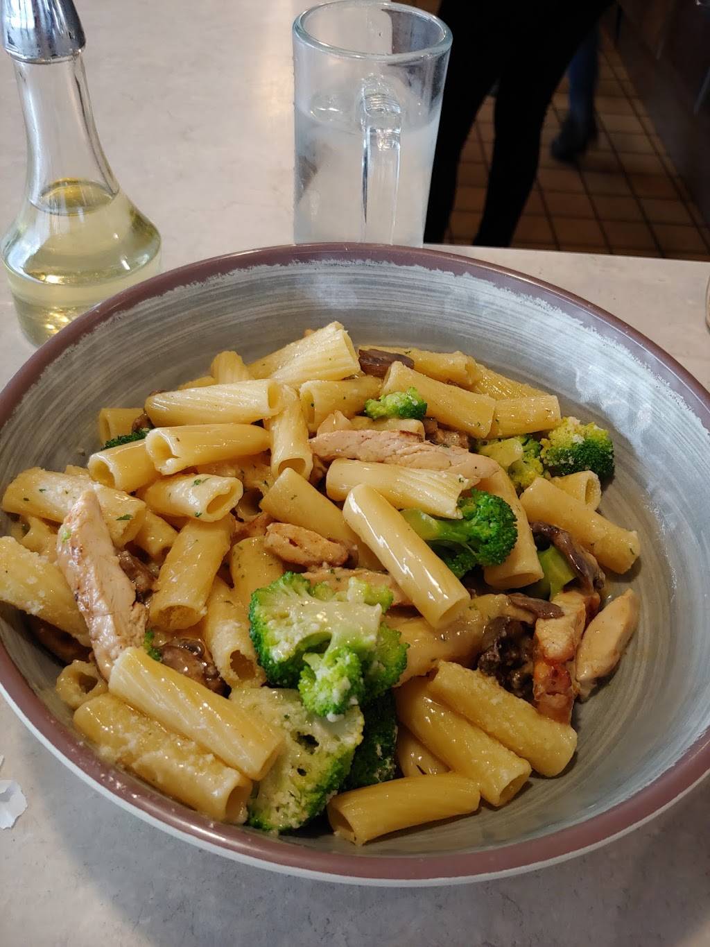 Eddies Gourmet | restaurant | 25920 Greenfield Rd, Oak Park, MI 48237, USA | 2489684060 OR +1 248-968-4060