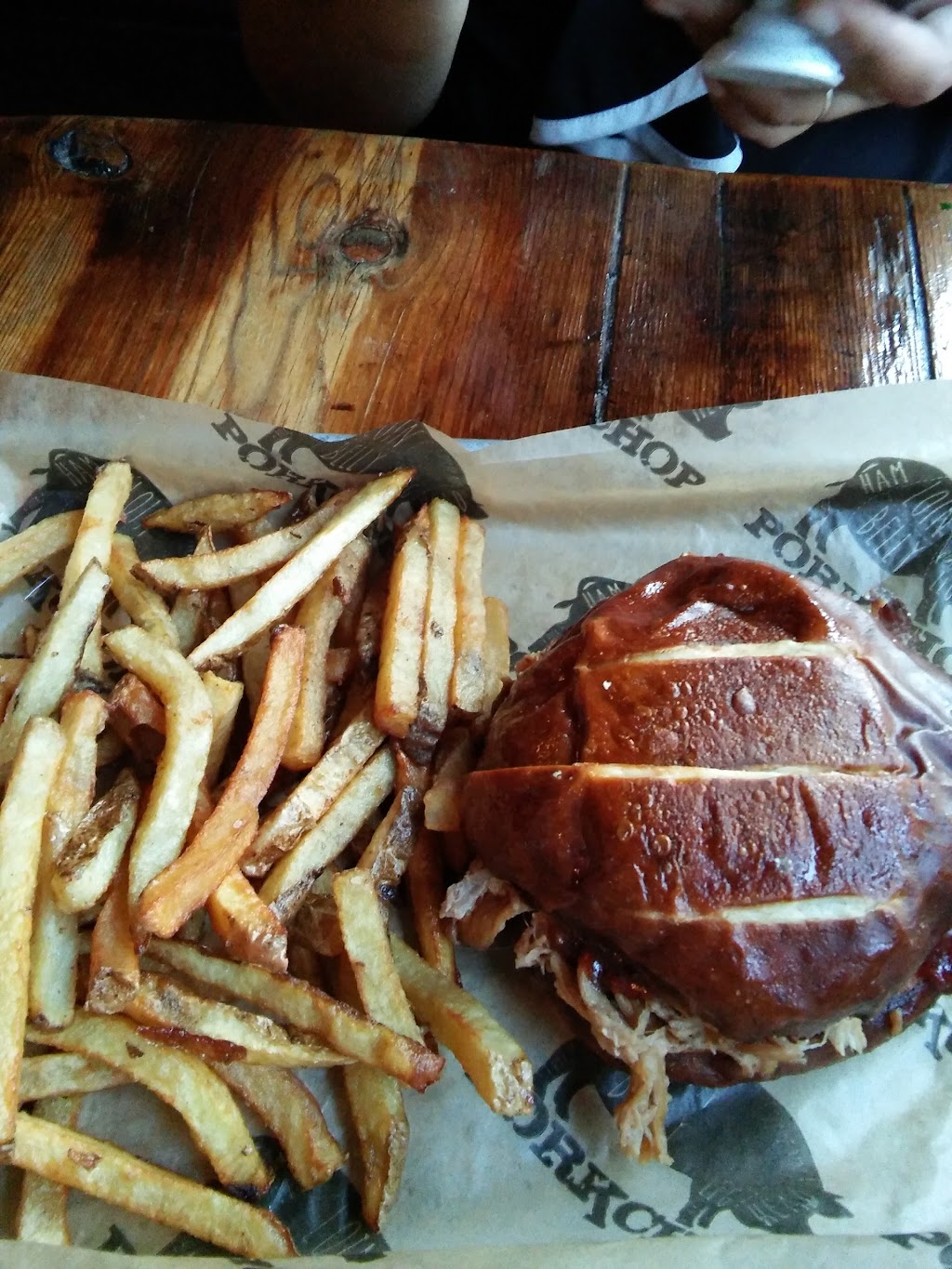 Porkchop Westloop | restaurant | 1132 W Grand Ave, Chicago, IL 60642, USA | 3127339333 OR +1 312-733-9333