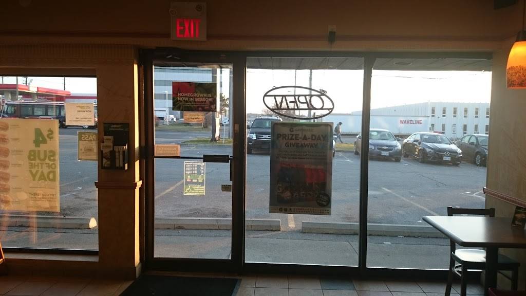 Subway | meal takeaway | 562 Kipling Ave Unit 3, Etobicoke, ON M8Z 5E8, Canada | 4169150556 OR +1 416-915-0556