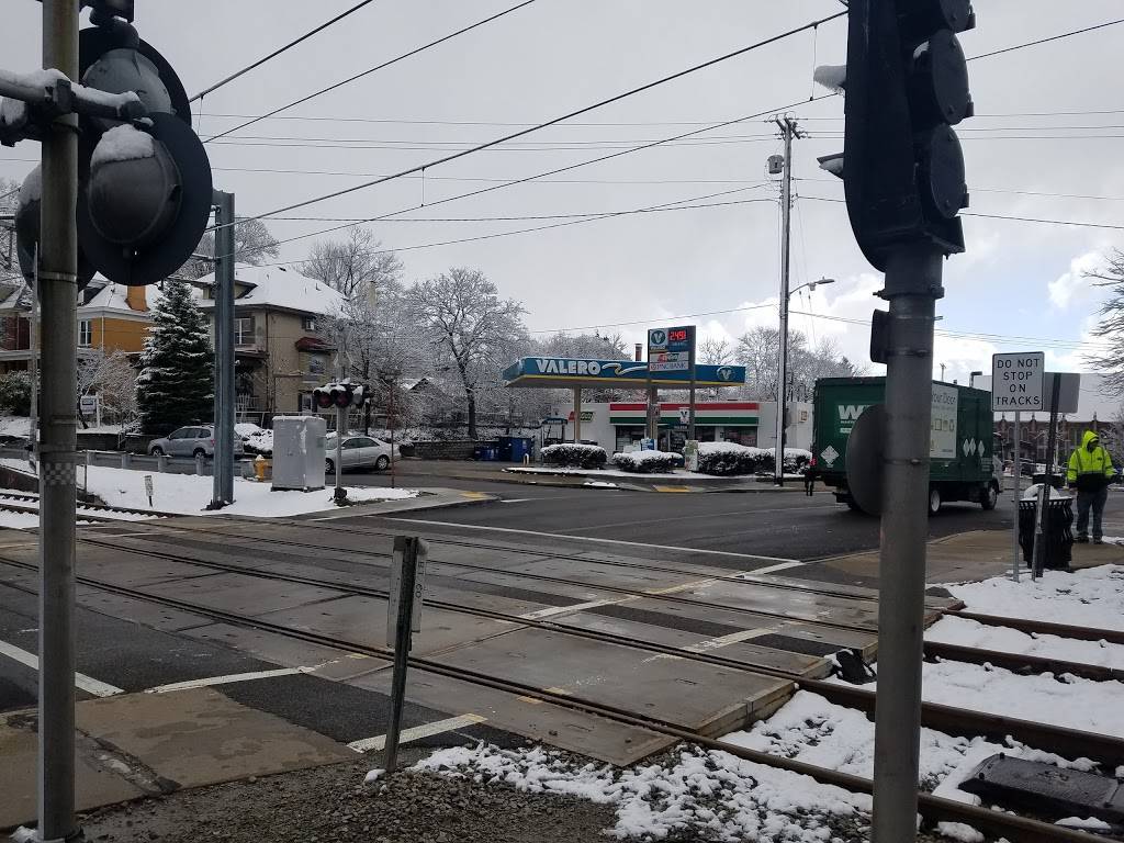 Mollys Pizza and Chicken | restaurant | 1525 Potomac Ave, Pittsburgh, PA 15216, USA | 4123413111 OR +1 412-341-3111