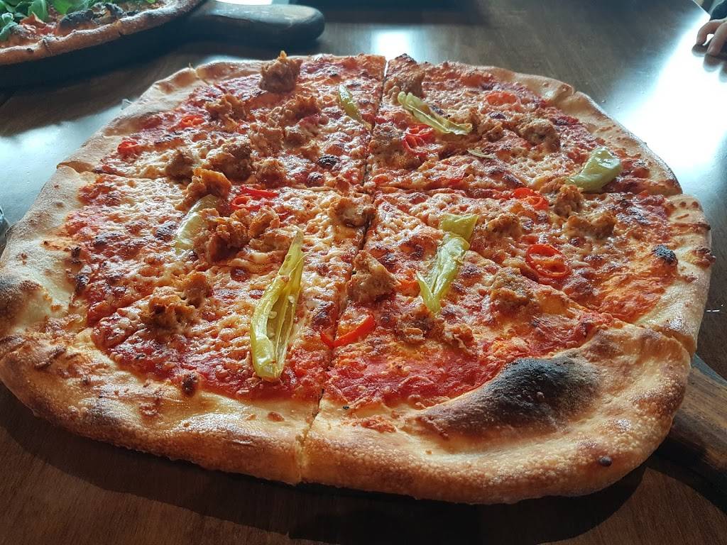 The Boot Social Pizzeria | restaurant | 579 Kerr St, Oakville, ON L6K 3E1, Canada | 9053393139 OR +1 905-339-3139