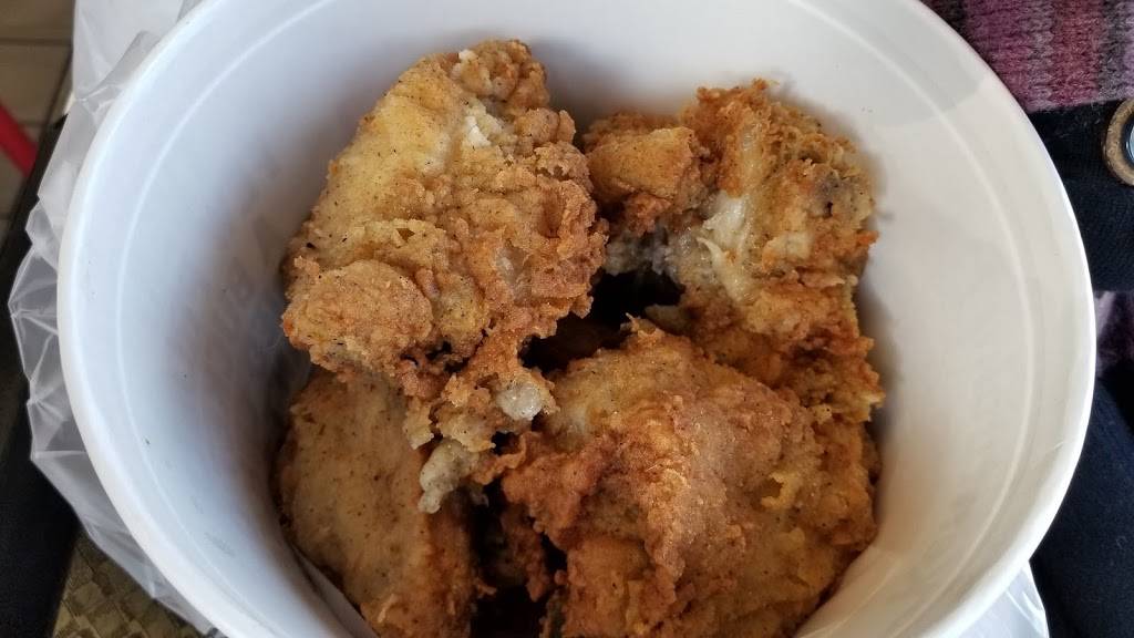 KFC | restaurant | 2200 Green Bay Rd, North Chicago, IL 60064, USA | 8474734258 OR +1 847-473-4258