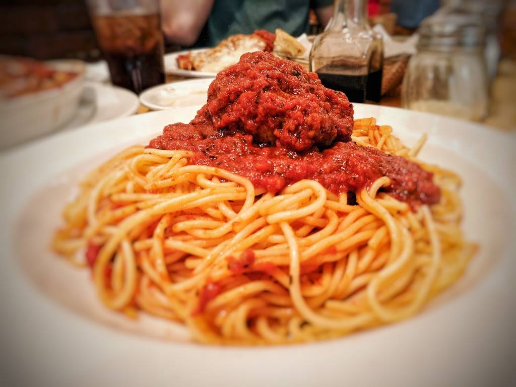 Fabrocinis Italian Kitchen | restaurant | 18608 Ventura Blvd, Tarzana, CA 91356, USA | 8183424490 OR +1 818-342-4490